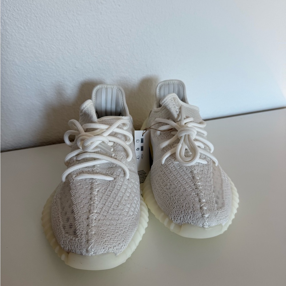 New Yeezy 350 sneakers women’s 100% authentic - Picture 2 of 11